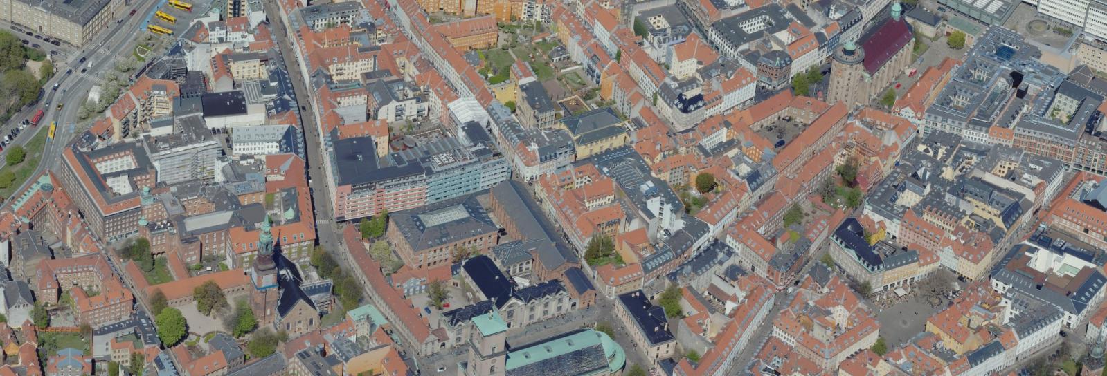 Skråfoto af Middelalderbyens universitetsmiljø